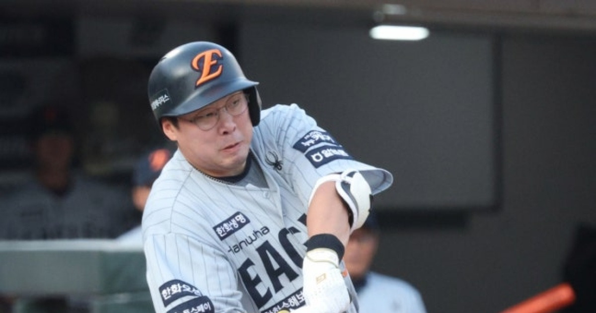 키움, 안치홍 영입 비용 이례적 공개 "양도금 포함 최대 15억 지출"