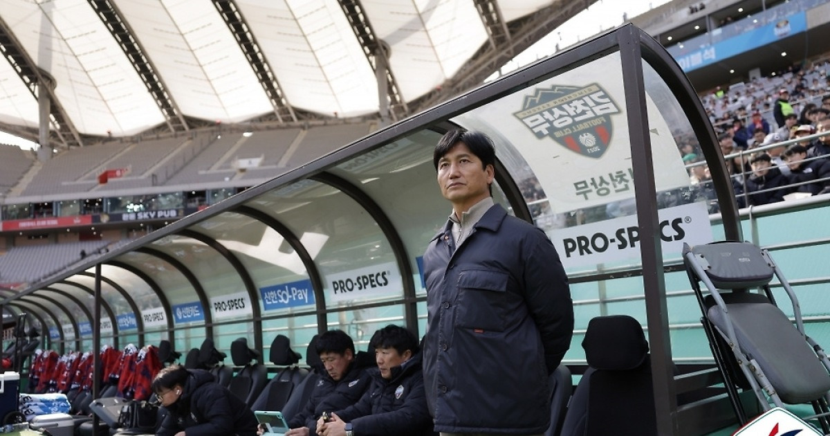 신병 기다리며 엔트리 18명·시상식날은 당직…군팀 정정용 감독의 고충