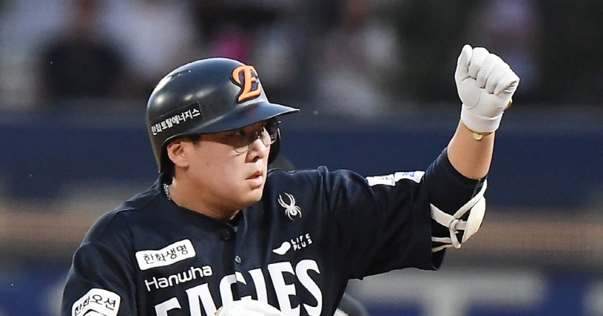 72억 숫자에만 너무 매몰돼있었다...안치홍 내년 연봉 달랑 2억, 키움 '꿀 영입'