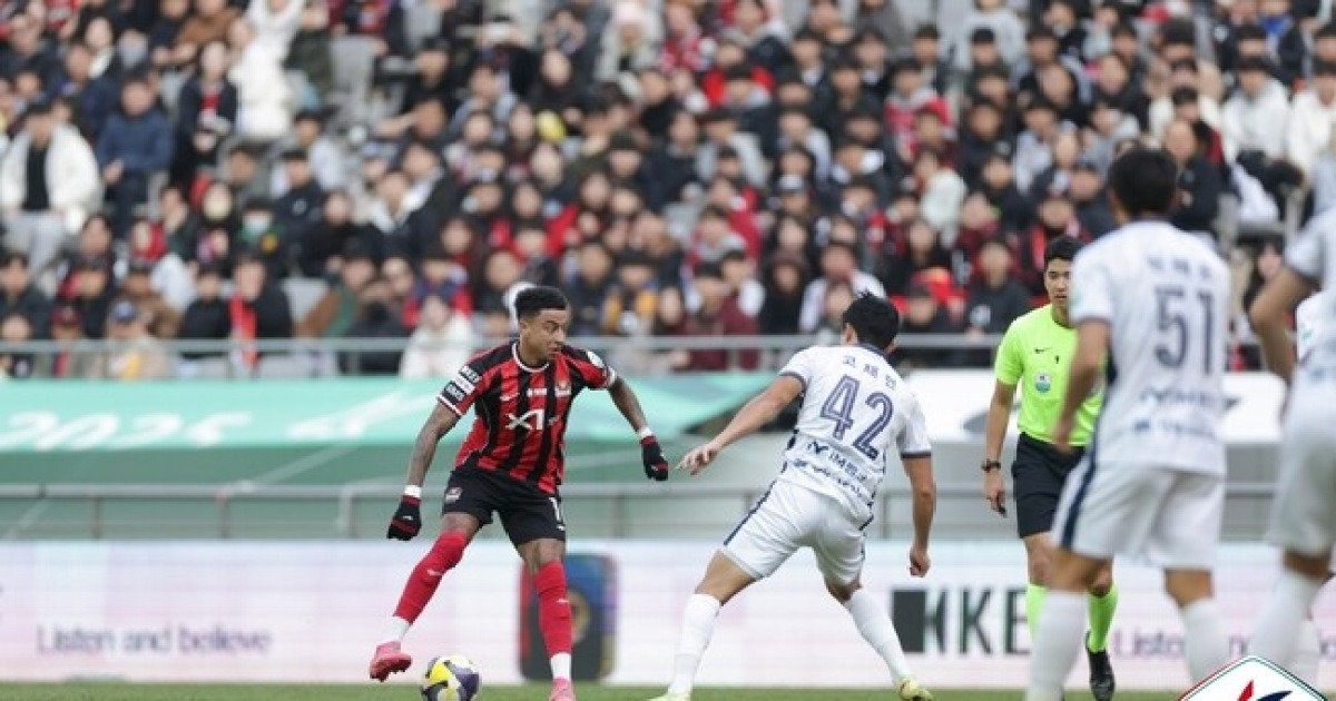 [k1.review] '최준 퇴장' 서울, 안방서 김천에 1-3 패...결국 ACLE 진출 실패