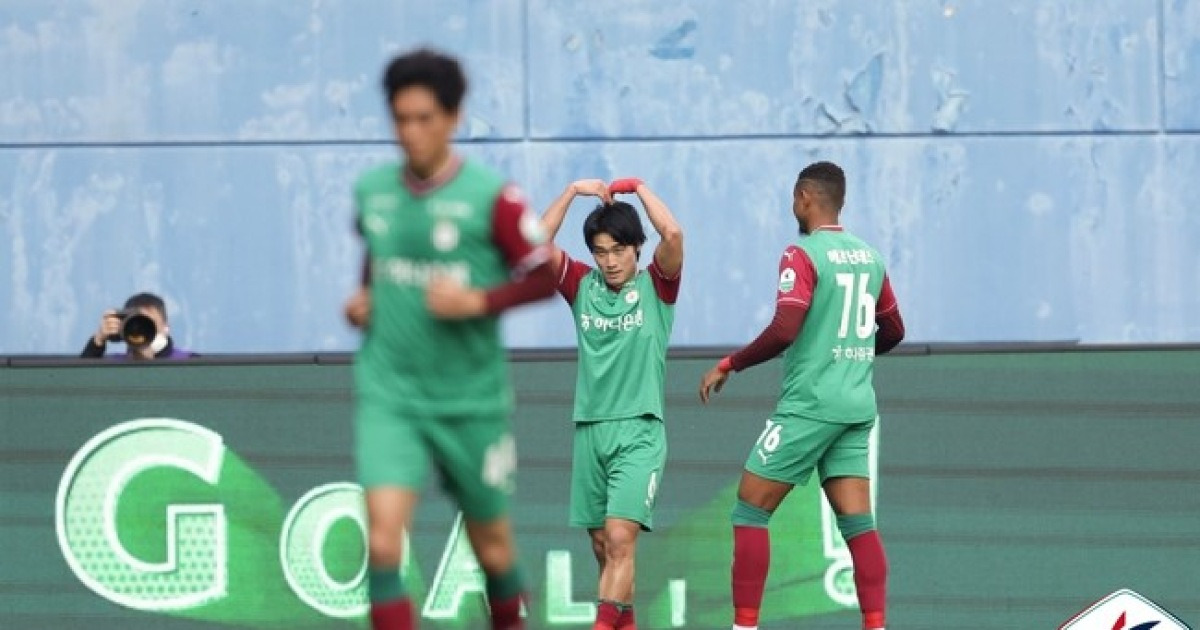 [K리그1 현장리뷰] 준우승 싸움 마지막까지...강윤성 골→박상혁 동점골! 대전, 강원과 1-1 무승부