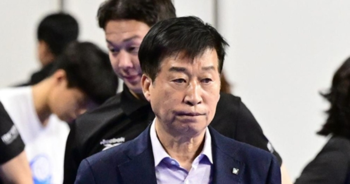 '우승 후보→ 최하위' 女 배구 IBK 김호철 감독, 전격 사퇴