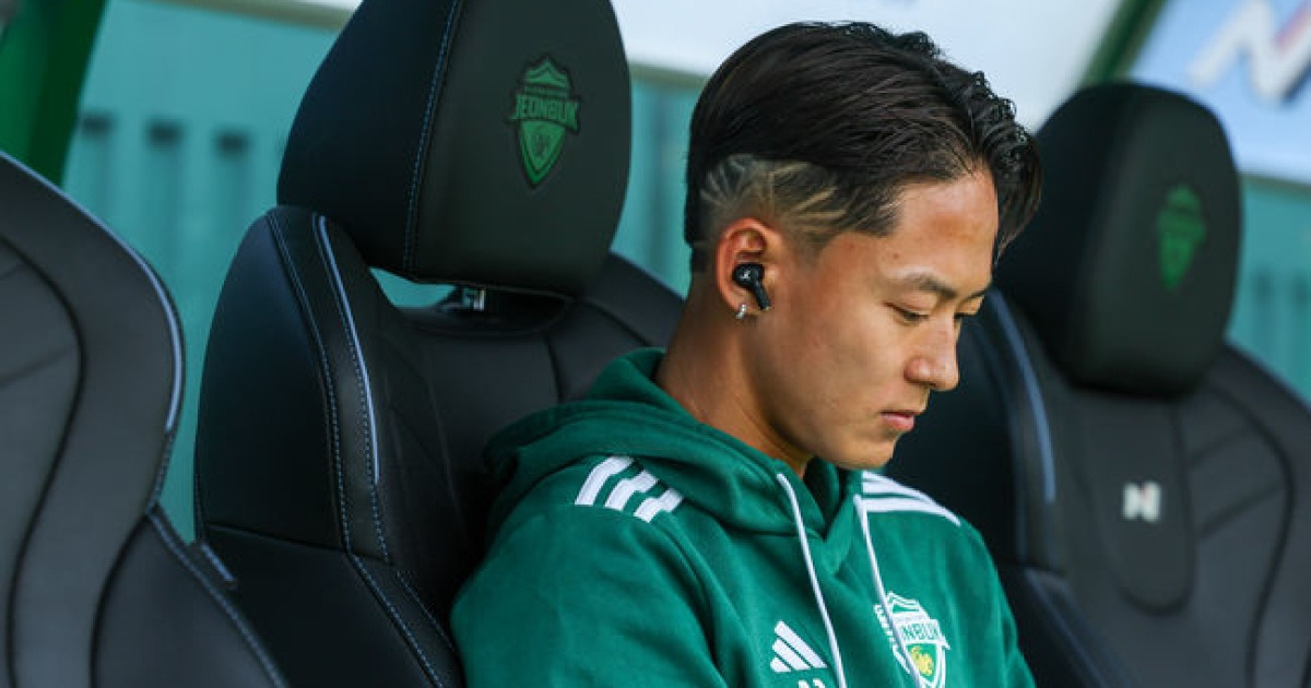 "너무 큰 괴리 있다" 이승우가 던진 소신발언...'인종차별 논란' 타노스 코치 징계에 목소리, 진짜 가해자는 누구일까