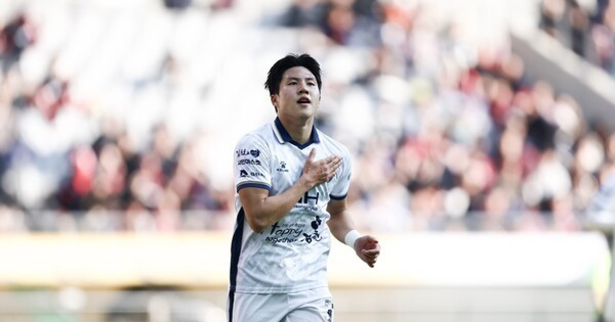 [K리그 포커스] 마음만은 슈퍼매치! '수원 출신' 김주찬, 서울전 첫 골…시원한 세리머니까지
