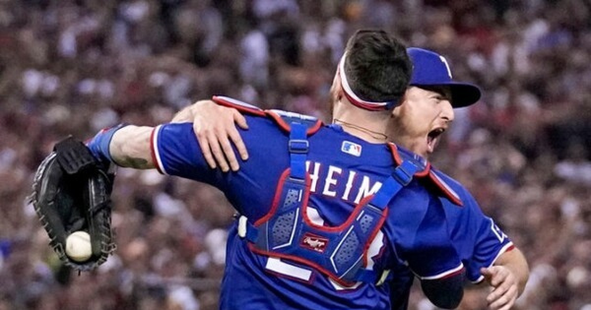 '가차 없다' 월드시리즈 마지막 아웃 합작 배터리, 같은 날 방출…텍사스, 2023 우승 주역 무더기 논텐더 처리