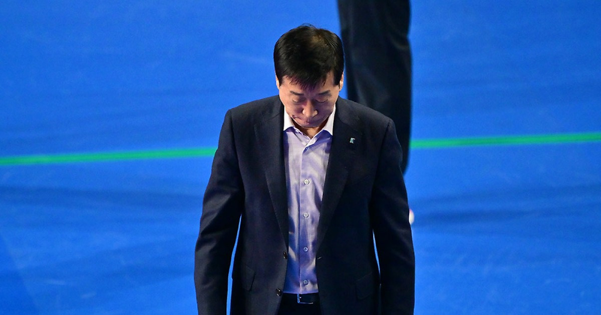 '우승 후보→꼴찌 추락' IBK, 김호철 감독 자진 사퇴…"후임 감독, 시간 걸려도 신중히 선임" [오피셜]