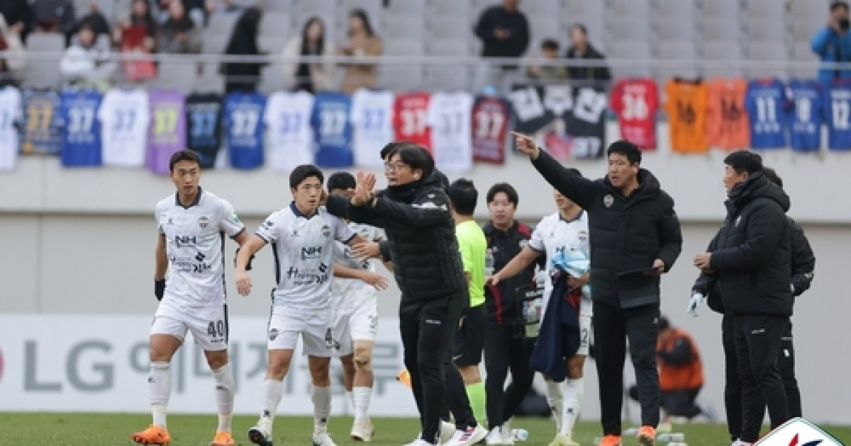 김천, 서울 3-1 격파하고 2위 경쟁 이어가…울산은 광주에 덜미(종합2보)