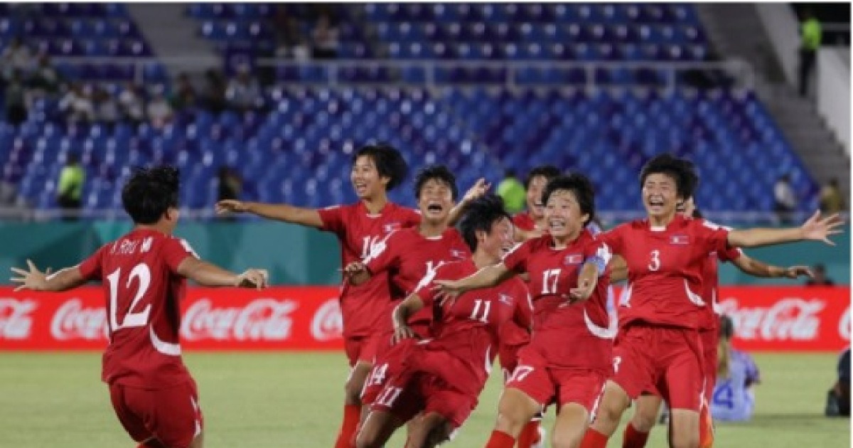 [스포츠박사 기자의 스포츠용어 산책 1612] 북한 축구에선 왜 ‘원투 패스’를 ‘연속 연락’이라 말할까