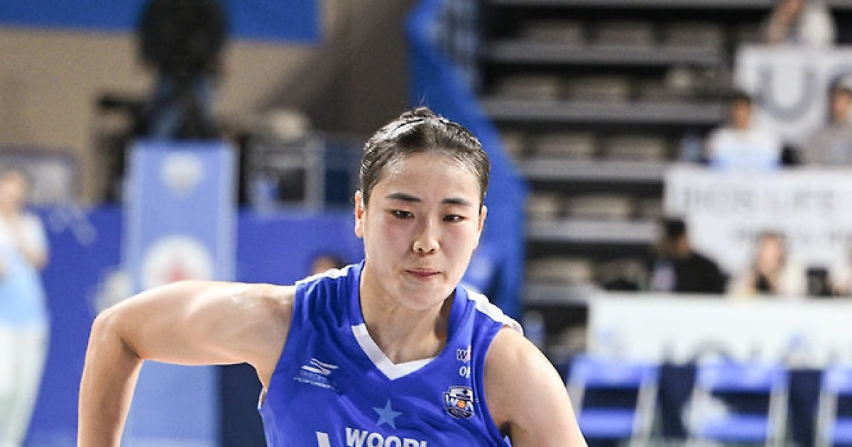 여자농구 우리은행, 신한은행 75-51 완파…2연패 후 개막 첫 승