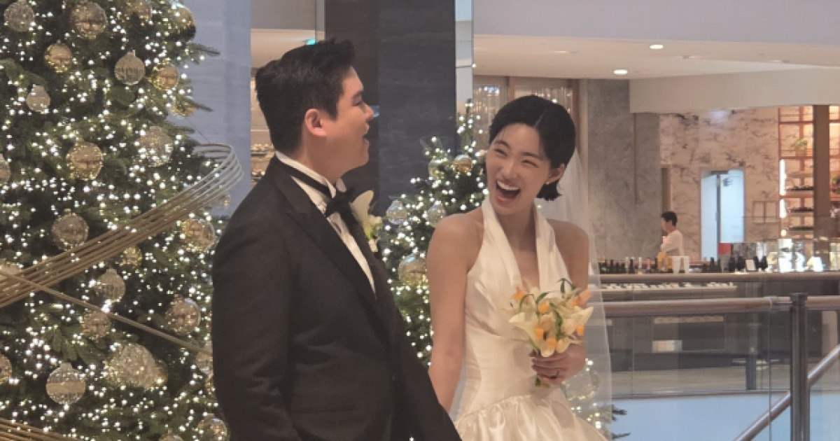 [단독] 이장우♥조혜원 결혼식 답례품으로 '호두과자' 등장···결혼식 현장 봤더니