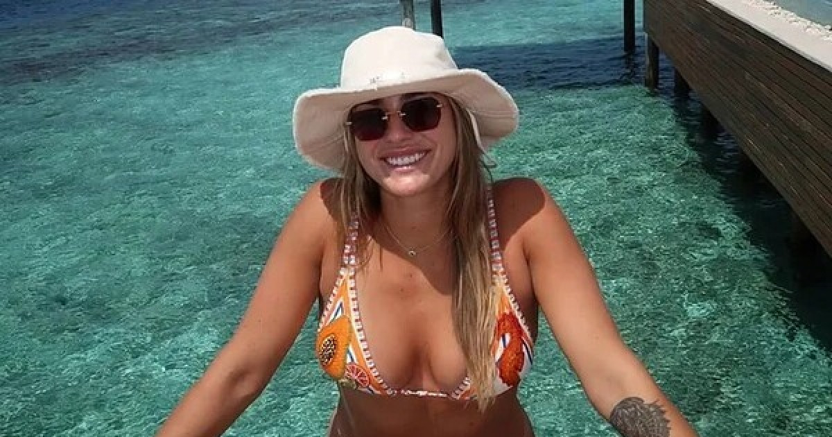 세계 1위의 민낯… 라켓 투척 논란→70억 날리고도 여유, 사발렌카 몰디브서 남자친구와 휴가·상어 수영까지 만끽