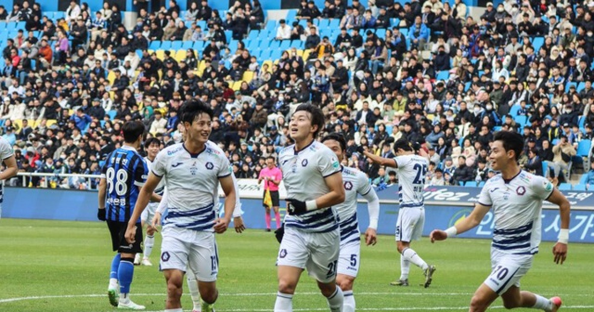 '11경기 무득점' 깼다! 15 연속 무승 깬 충북청주, 인천 원정서 1-0 승... 시즌 마무리