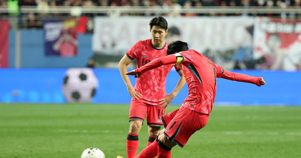 손흥민 대체 왜 프리킥 안 찼나? 英분노 터졌다..."적어도 20골은 더 넣었을 것"