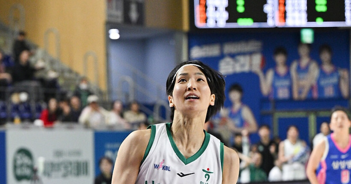 김단비만 가능한줄 알았던 원맨쇼, 사키가 한다...개인 최다 34점 폭발, 하나은행에 승리 안겨