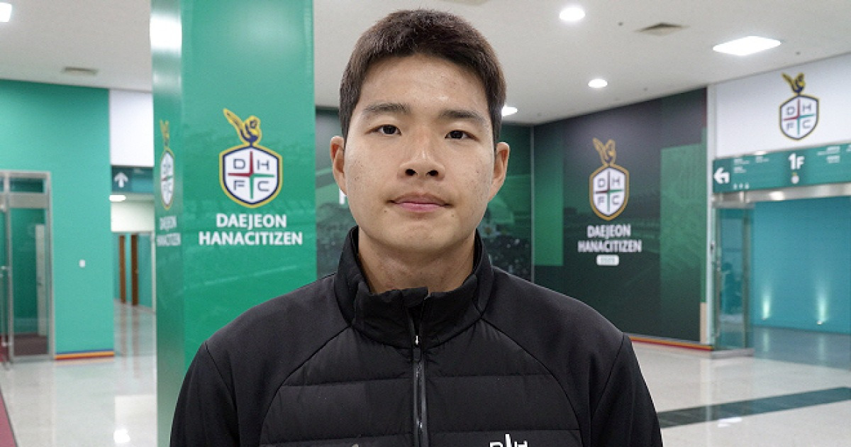 ‘역대 최고 스트라이커’ 황선홍 감독이 기대하는 ‘고교생 프로’ 김현오 “U-22 제도 폐지? 아쉽지만 독하게 훈련할 것” [이근승의 믹스트존]