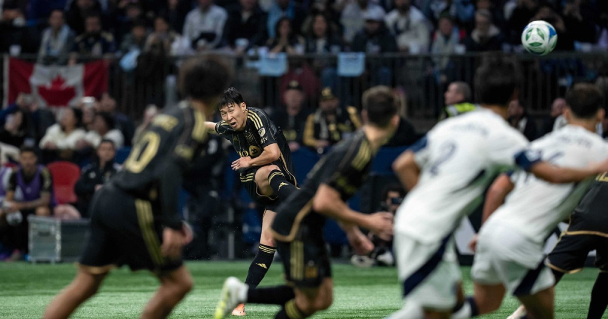 “대체 왜 프리킥 안찼나요?” 시즌이 끝나도 활활 타오르는 손흥민 이슈…‘월클’의  환상 프리킥 득점포에 英은 또 화들짝…‘Mr. 탐욕왕’ 해리 케인은 다시 입방아에