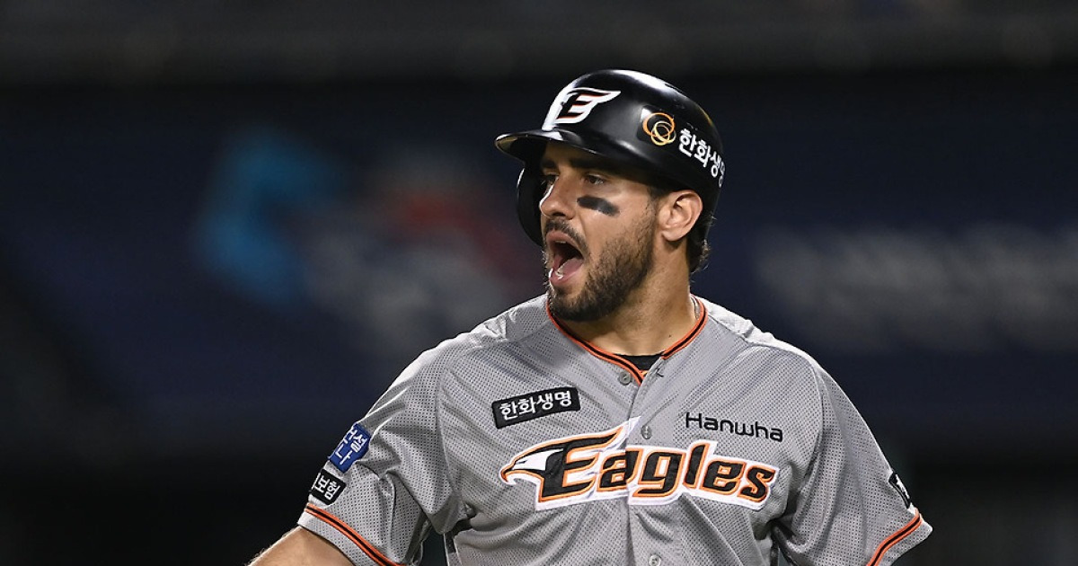 "이런 선수 찾기 쉽지 않아" 한화가 버린 중견수 외인, '36세'에도 이 정도 평가라니…한국 돌아올 일은 없겠네