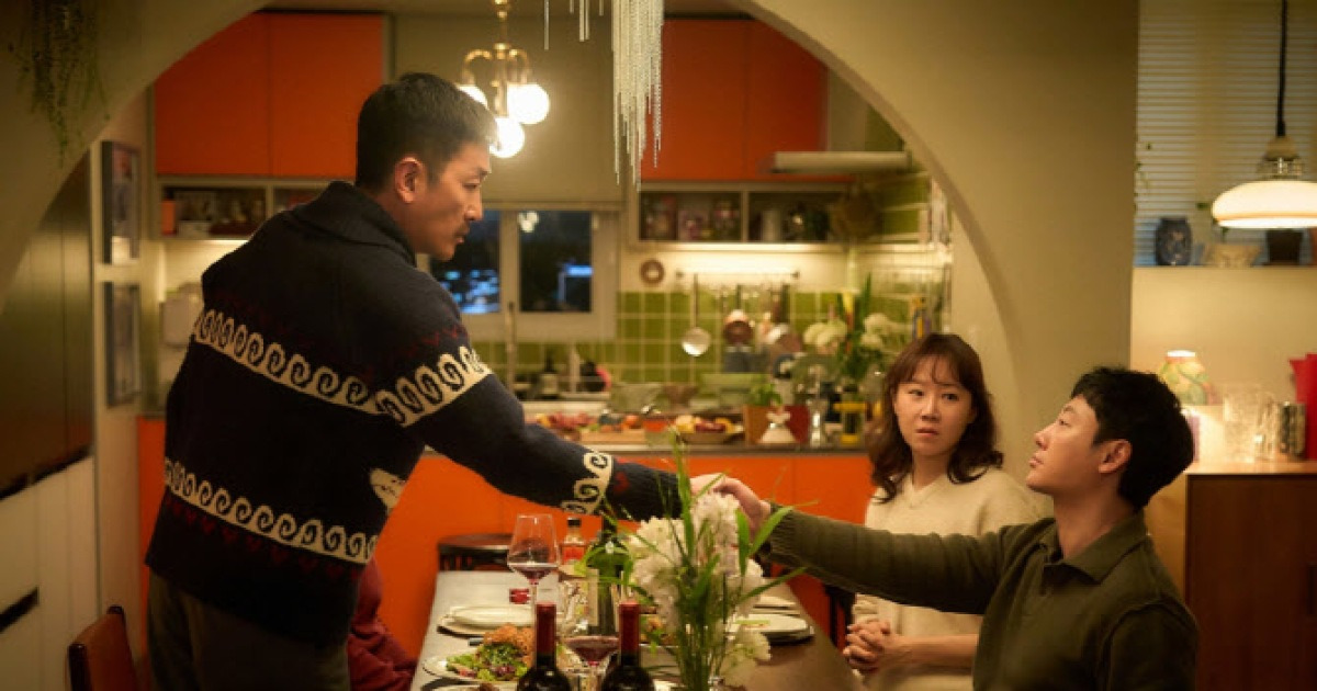 '윗집 사람들' 39금 소재로 그린 관계의 통찰...깊고 예리해진 하정우 코미디[봤어영]