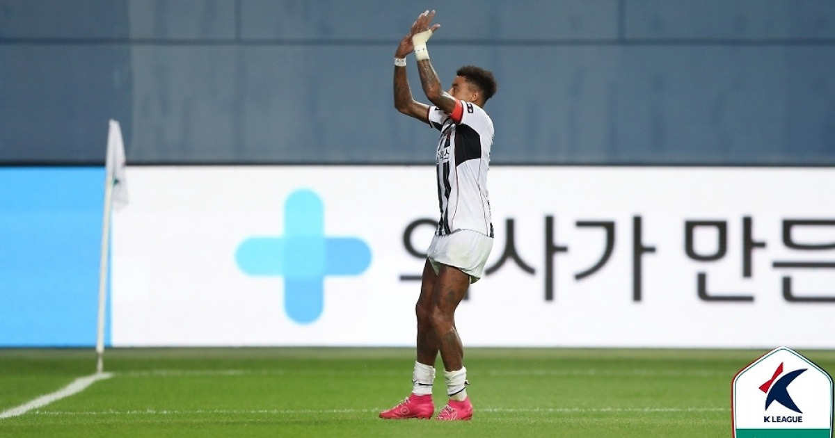 '린가드 2골 1도움' 서울, 상하이와 원정서 승리…5경기 만에 승전고