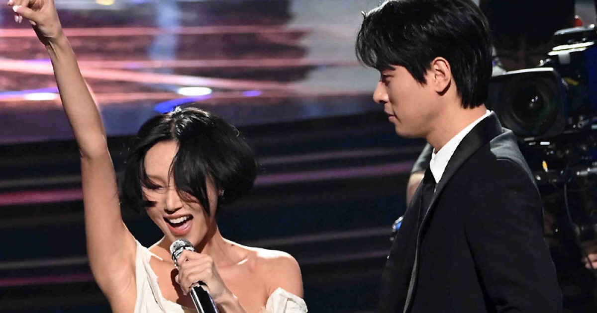 '청룡영화상 화제성 1위' 화사♥박정민, 역주행 1위까지 '근사한 이별 남자친구 감사해'