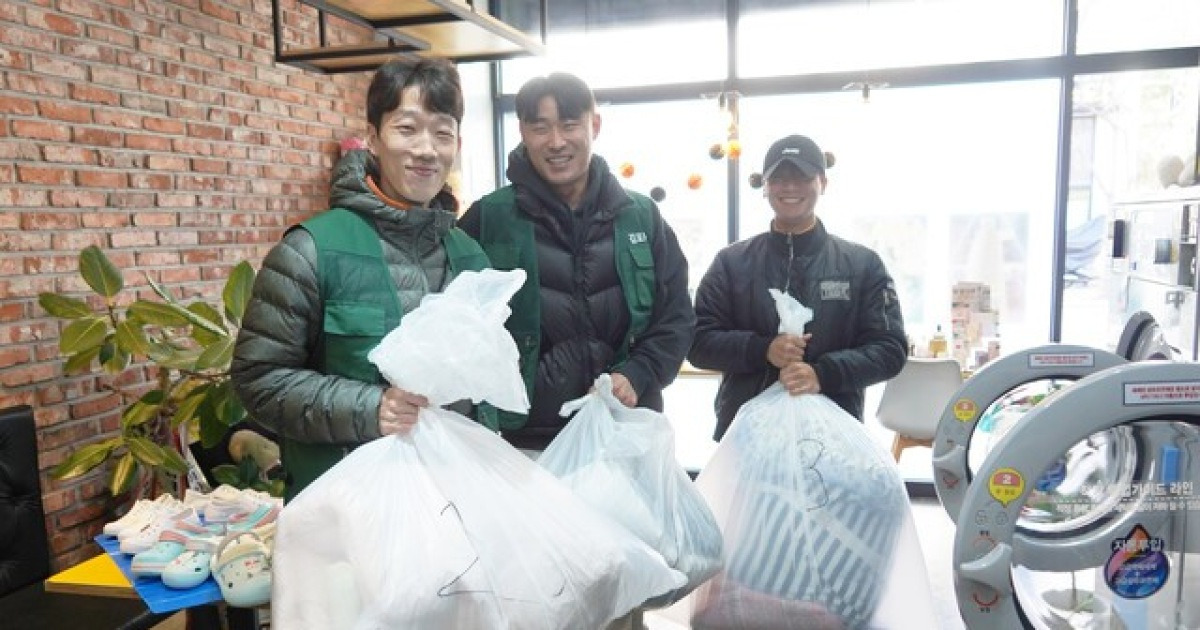 2년만의 PO행은 실패했지만, 3년째 이어가고 있는 '이것'... 고정운의 김포, 이불 빨래 봉사활동 펼쳤다