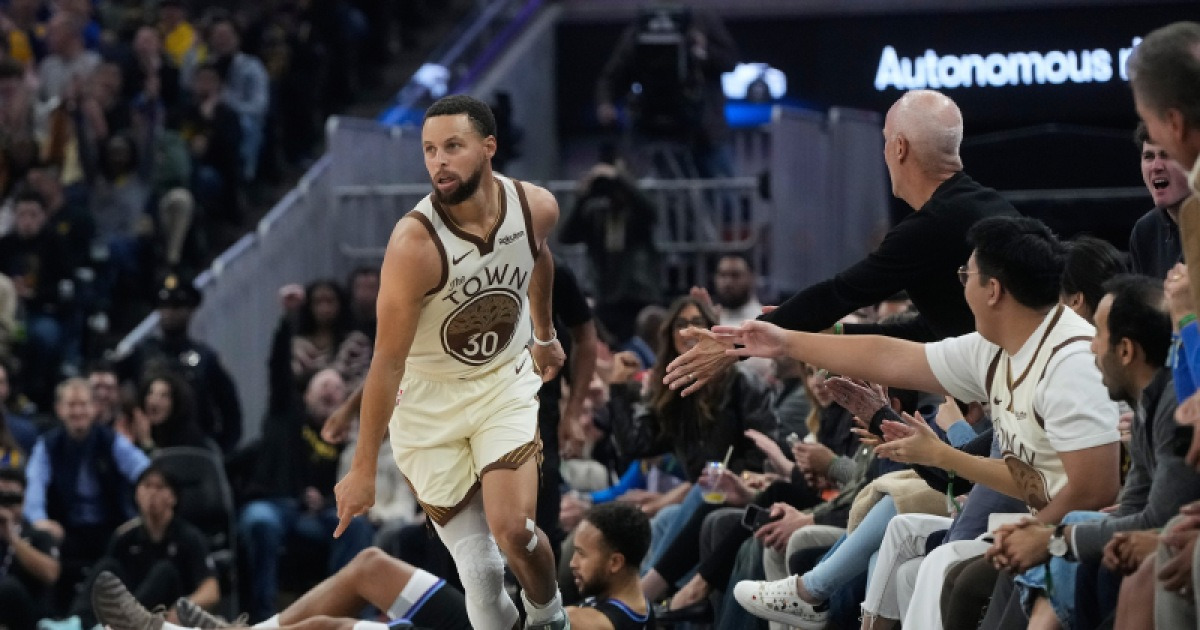 커리 3경기 연속 30점+…GSW, 유타 꺾고 3연패 탈출