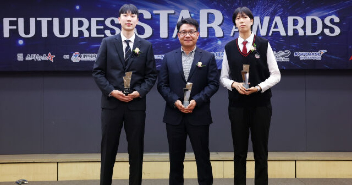 앞으로 더 밝게 빛날 별들! 방강호-이지윤-박서윤, 2025 퓨처스 스타대상 배구부문 수상 [MD프레스센터]