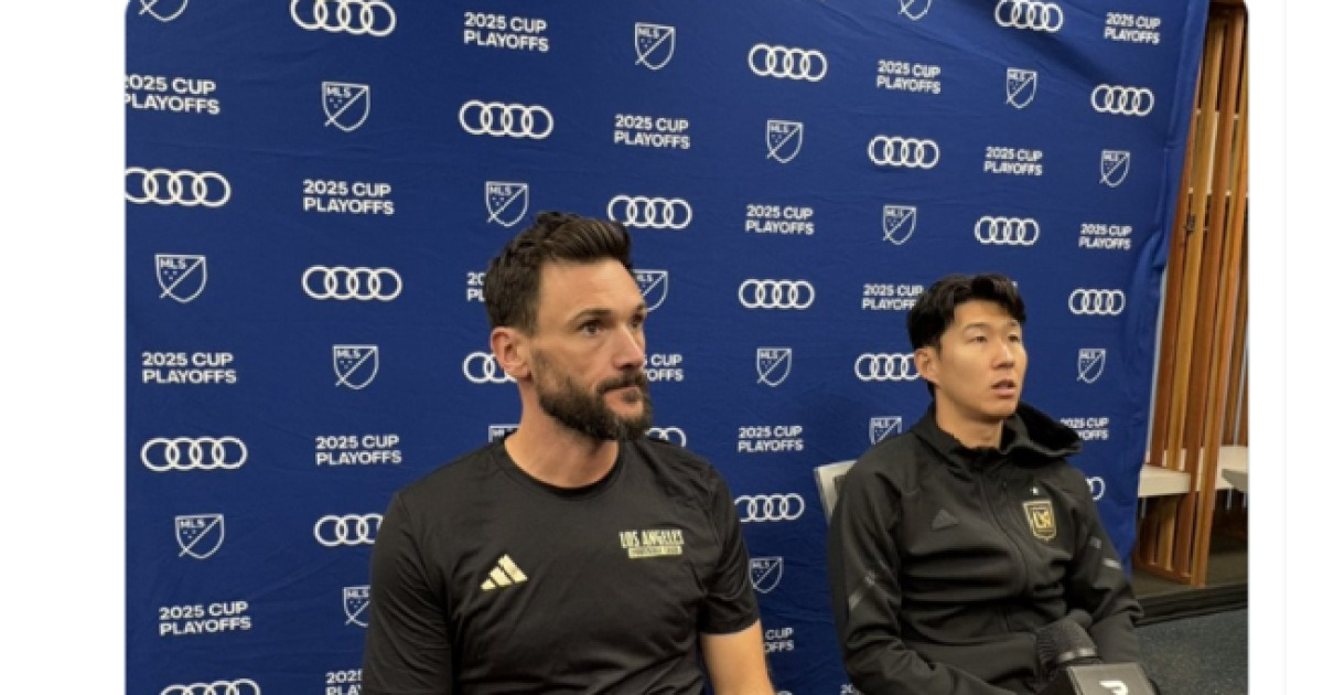 'SON 옆에서 인터뷰' GK 요리스의 불만 폭주 "PO 4강전이 '인조잔디'에서 열리다니"