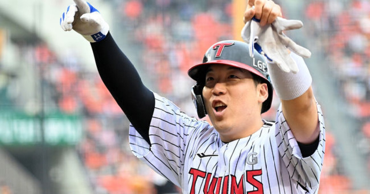 “에이전트 화이팅” 김현수, 왜 FA 계약 늦어지나…돈은 KT, 명예는 LG, 두 마리 토끼를 잡을 수는 없다