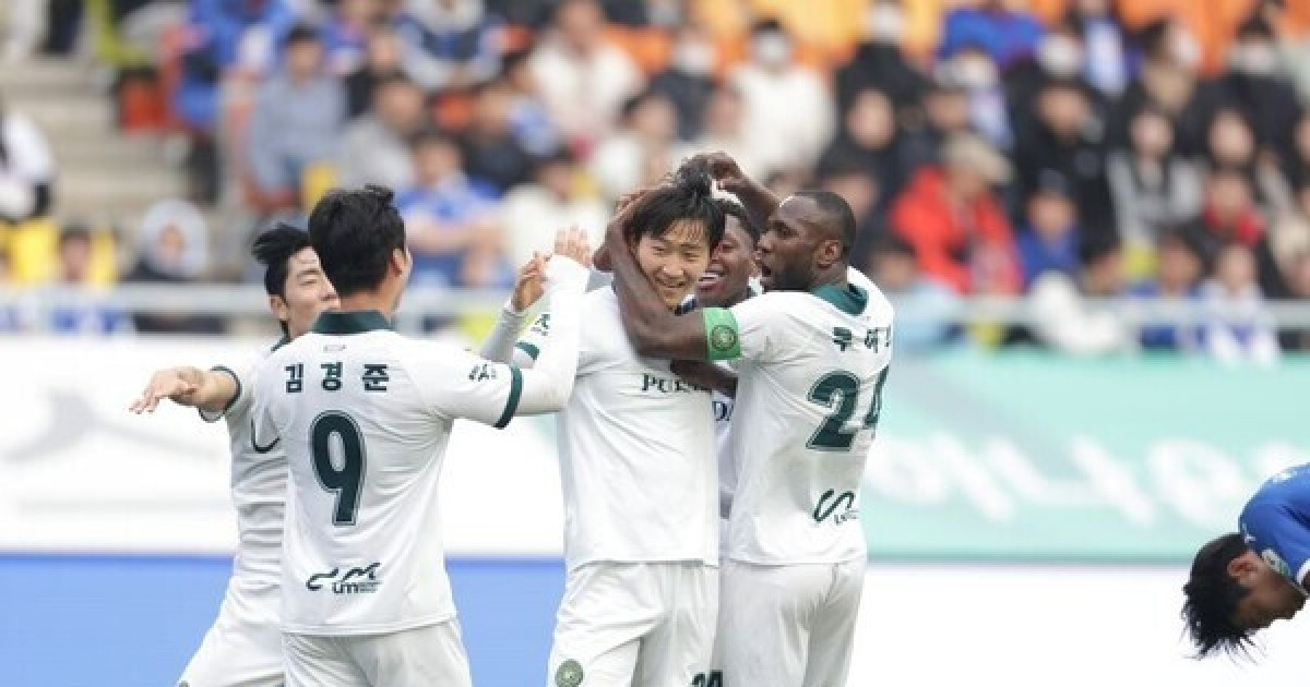 김포FC, 수원전 무승부로 골든크루와 함께한 2025시즌 7위로 마무리