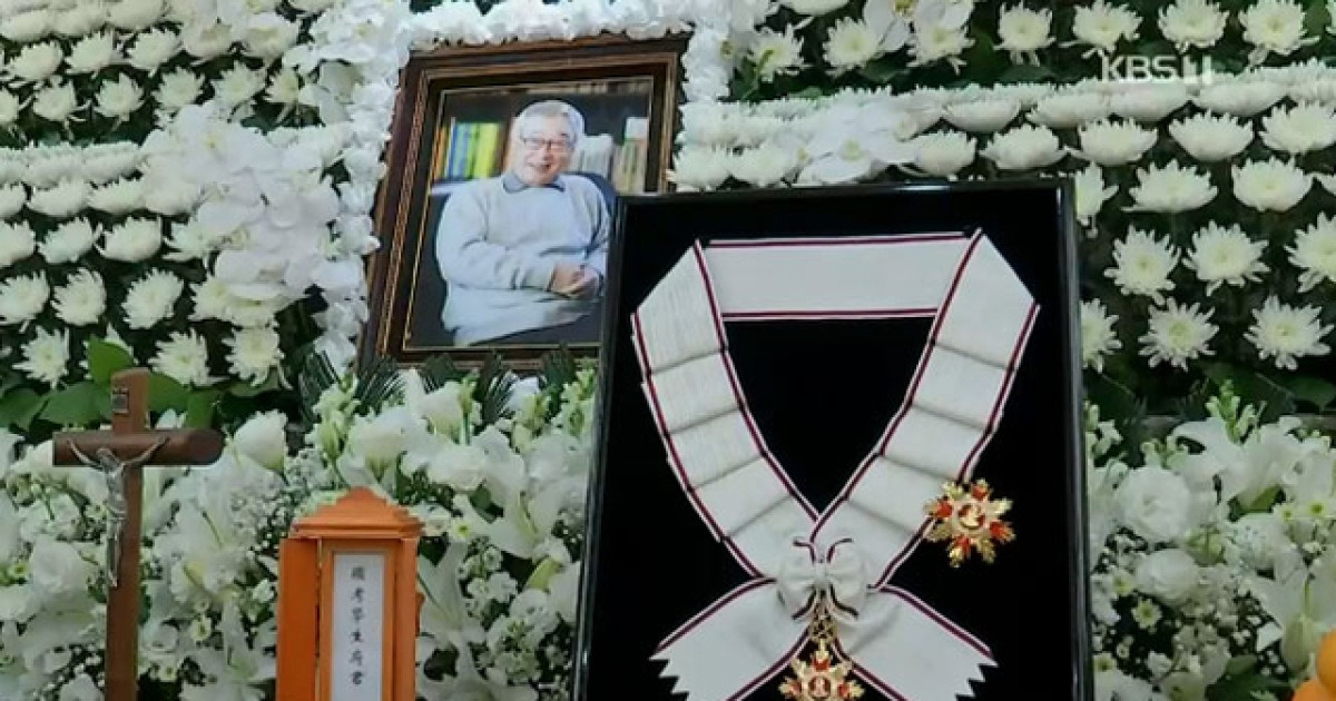 “문화 품격 높인 진정한 어른”… 금관문화훈장 추서