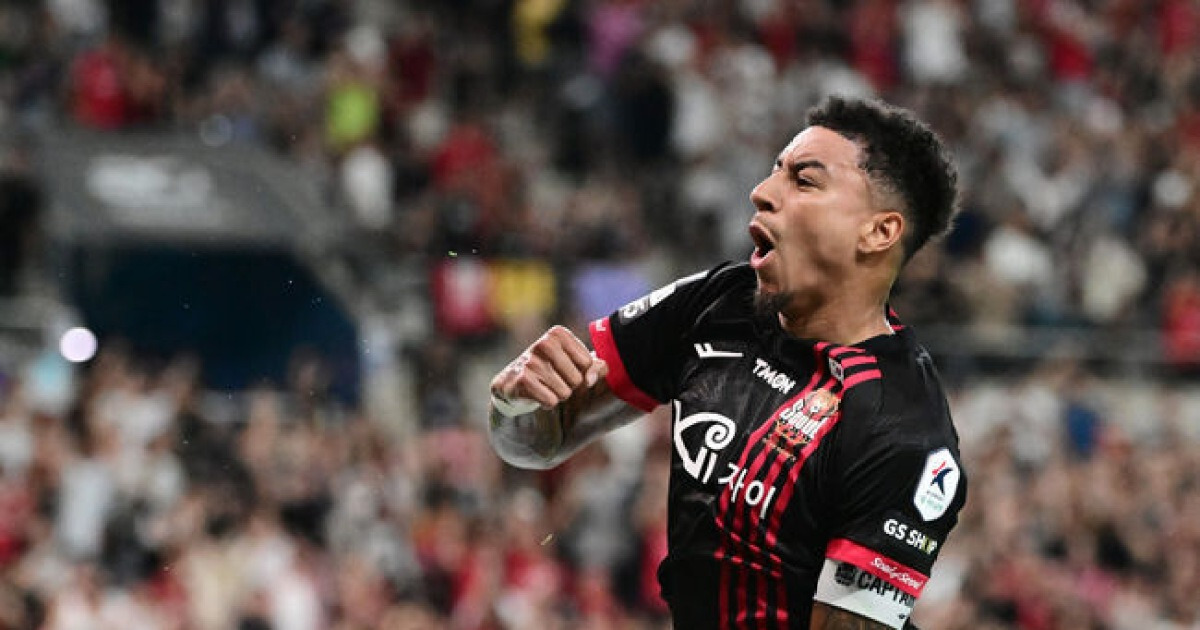 ‘멀티골’ 폭발한 린가드에게 살인태클+얼굴폭행까지…中상하이, 또 분노유발 쿵푸축구