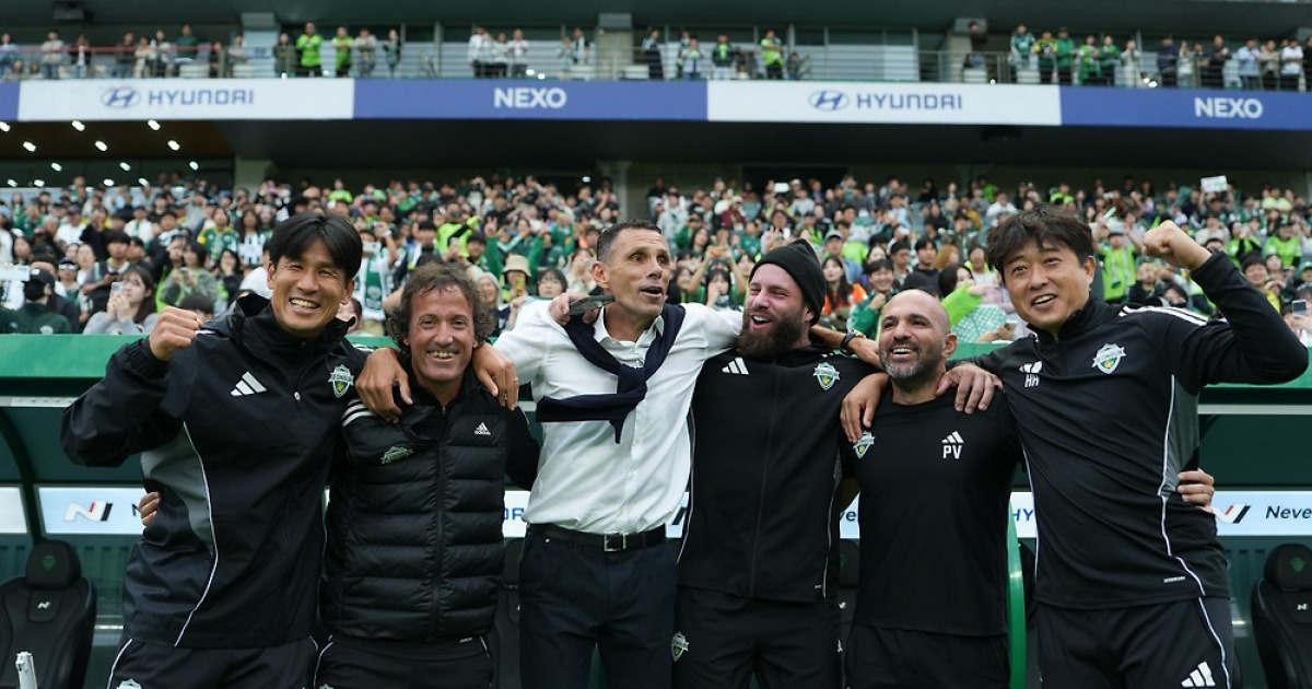 다음은 포옛 차례? ‘앓던 이’ 타노스 전북 코치가 사퇴했다…‘인종차별 이슈’ 공 넘겨받은 자칭, ‘권위자들’이 응답할 차례, 심판협의회는 ‘약속한’ FIFA 제소에 나설까?