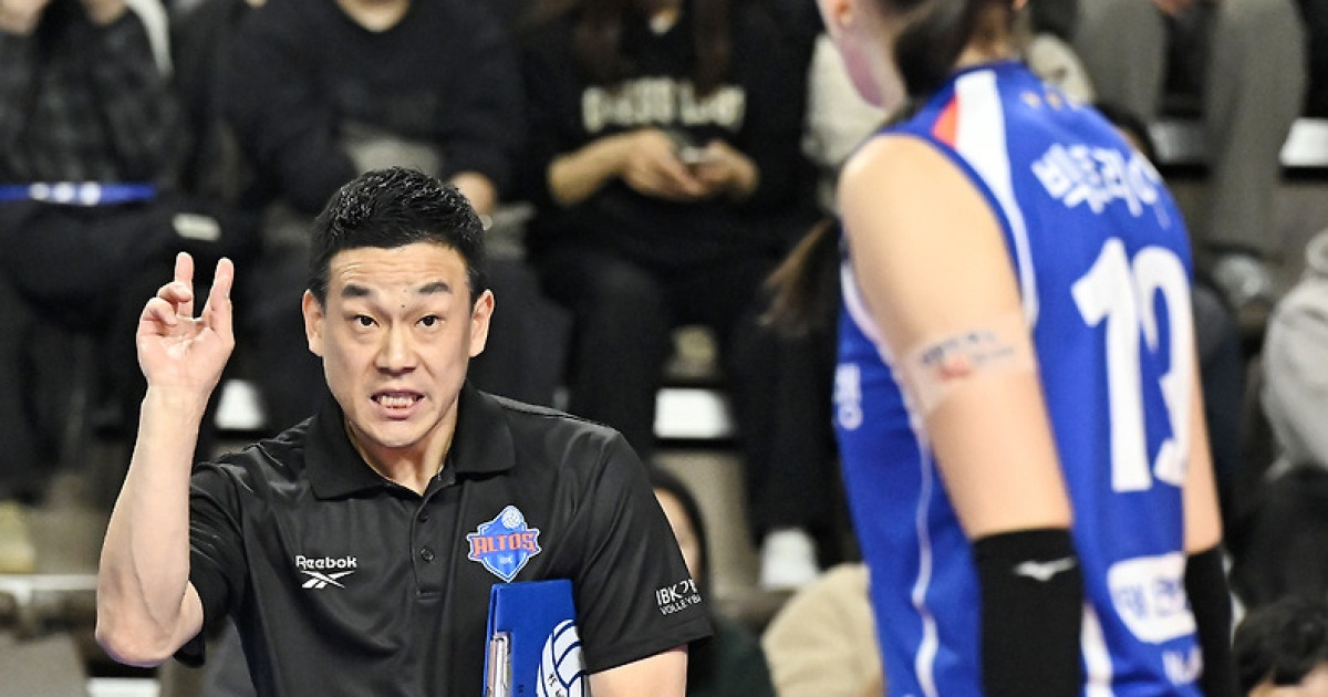 최하위 기업은행, 여오현 대행 체제 첫 경기서 7연패 탈출···2연승 흥국생명에 완승