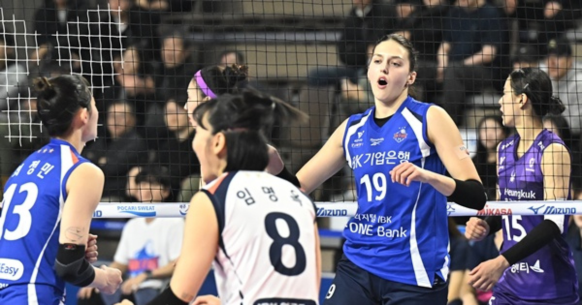 '빅토리아 24점' IBK기업은행, 여오현 감독 대행 체제서 흥국생명 완파…7연패 탈출