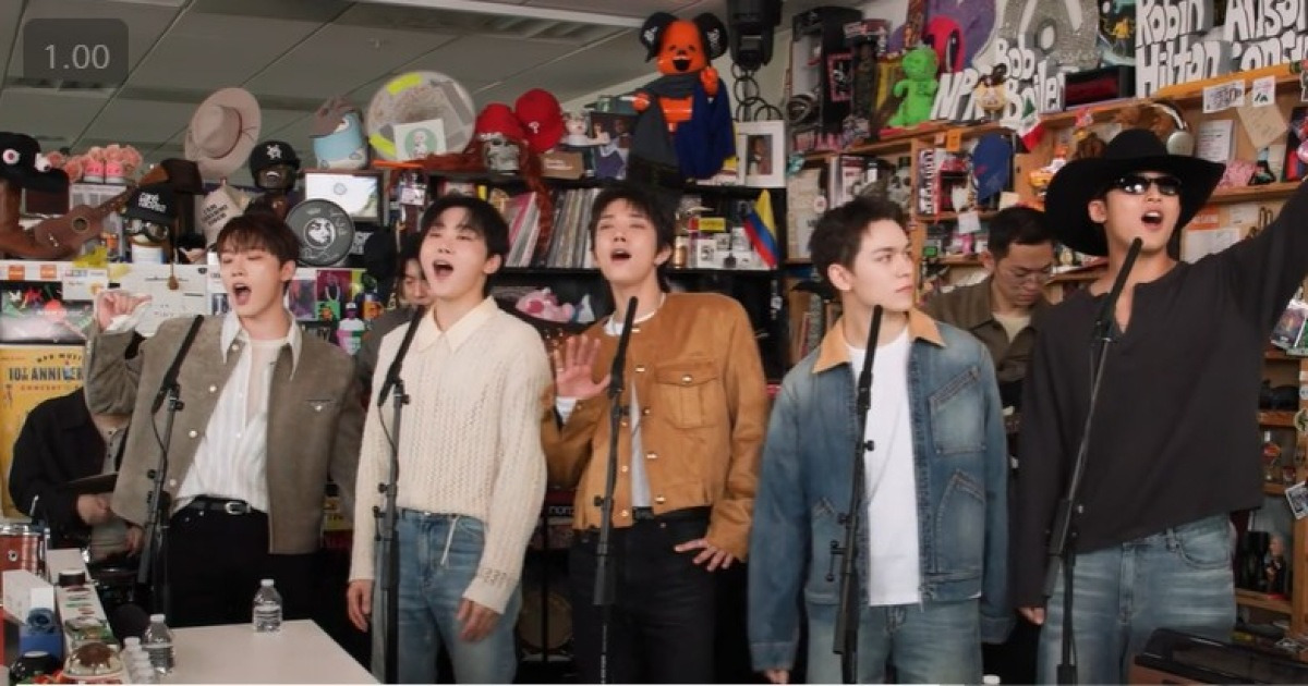 세븐틴,'타이니 데스크'공연 성공...그런데 