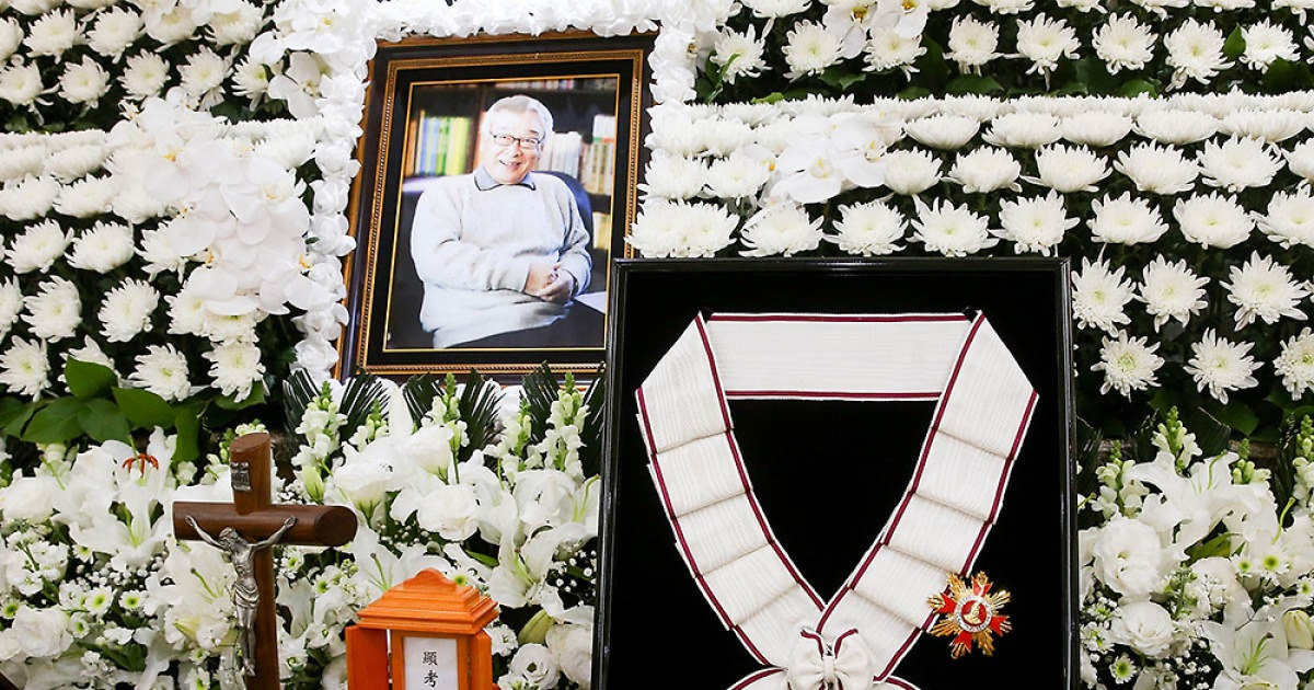 89세 신구→79세 김용건 한달음…원로배우들의 '선생님' 故이순재, 추모 발길 (엑's 현장)[종합]