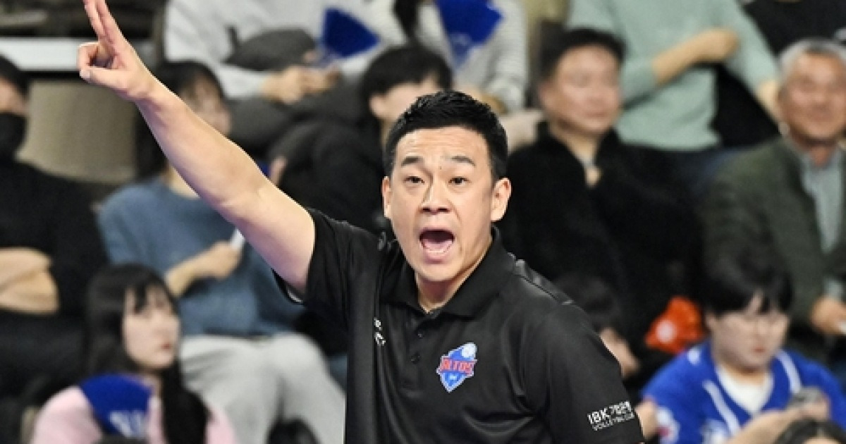 '여오현 감독대행 체제' 기업은행, 흥국생명 꺾고 7연패 탈출(종합)