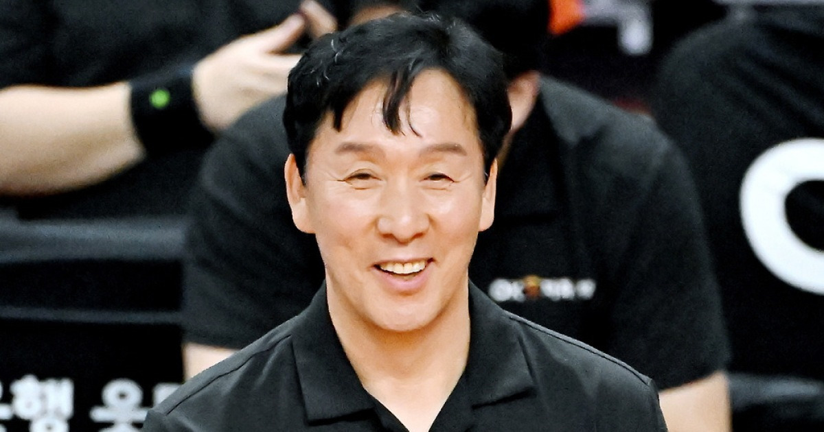 신영철 감독. 5번째 팀에서 사상 최초 통산 300승 고지 정복→5위 점프. 삼성화재 5연패[부산 리뷰]