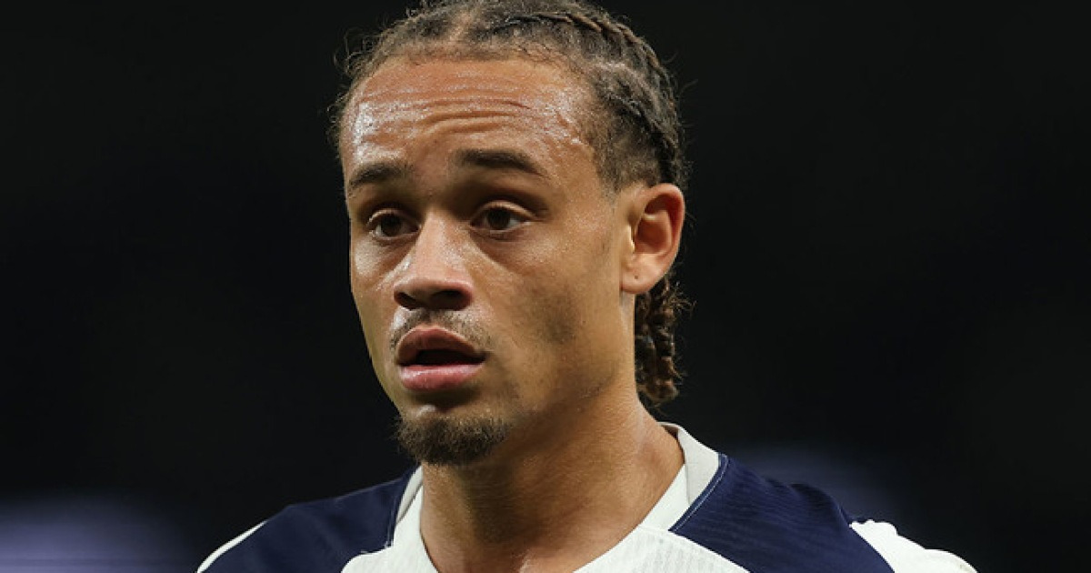 손흥민 후계자 맞아?… '왼쪽 윙 불편하다'는 시몬스, "PL 강도, 적응 너무 어렵다"