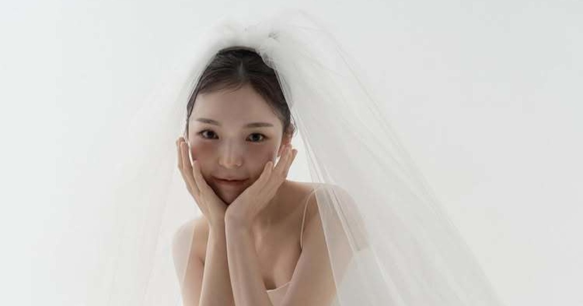 ‘결혼 D-3’ 박진주, 순백의 웨딩 화보 공개…장난기도 가득