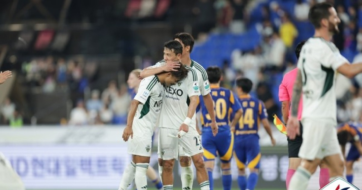 [최인영 칼럼] '조기 우승 확정' 전북과 '강등 위기' 울산, 엇갈린 희비