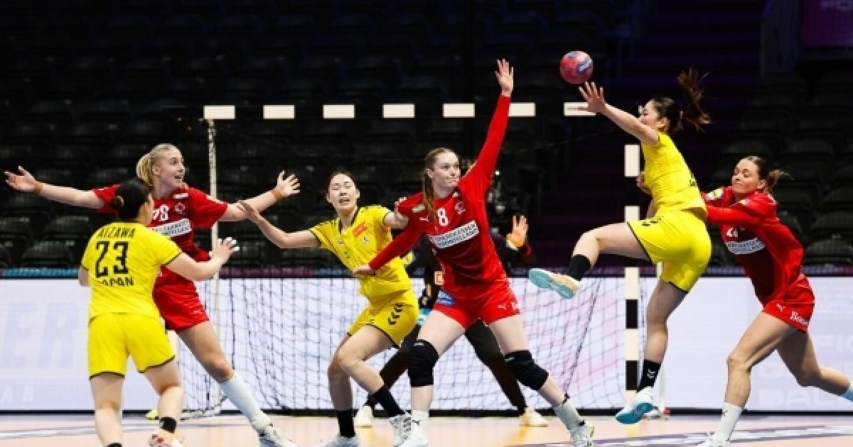 여자 핸드볼 세계선수권, 덴마크가 일본에 대승 거두고 A조 선두 등극