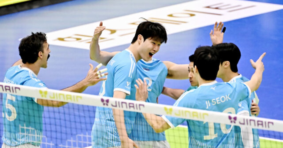 싱겁게 끝난 2R 빅 매치…대한항공, 수원 원정서 한국전력 완파하고 파죽의 8연승 행진 [MD수원]