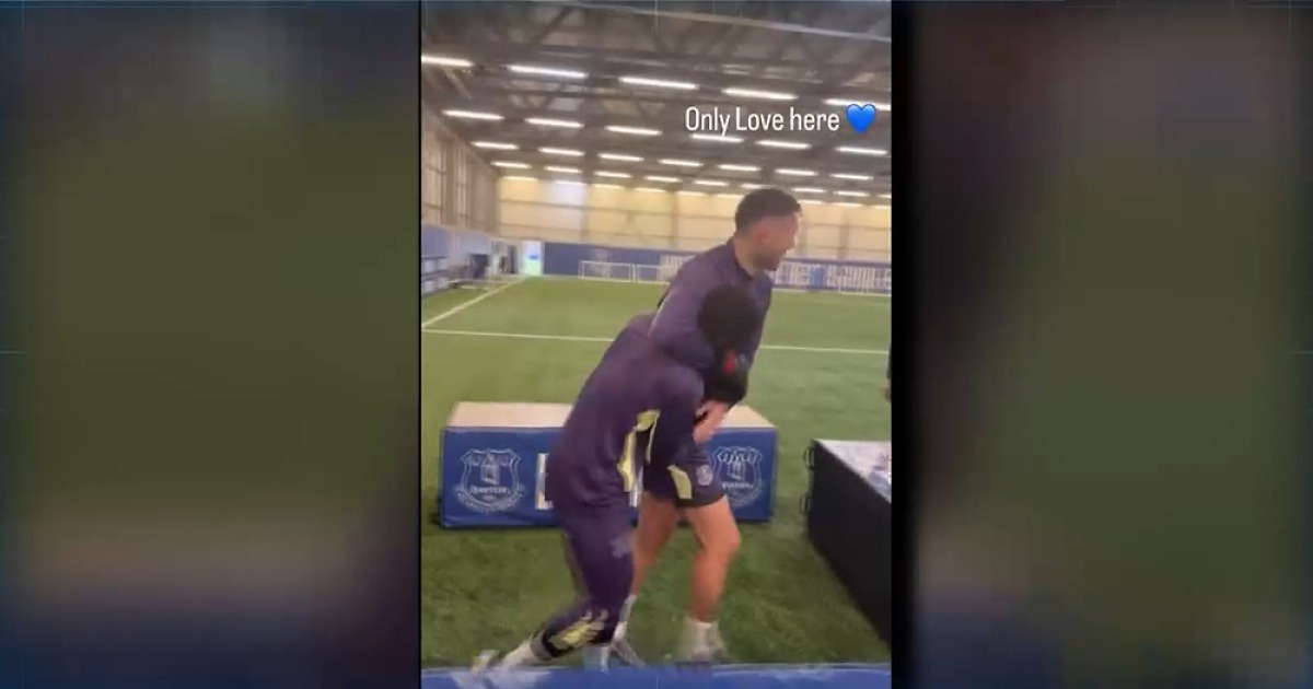 [오늘의영상] 상남자식 화해법?…헤드락으로 마음 전한 게예·킨