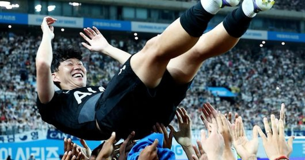 'SON 행가래 한 번 더?' 토트넘, 손흥민 맞이할 준비 한다... 12월 전격 방문 일정 잡혔다