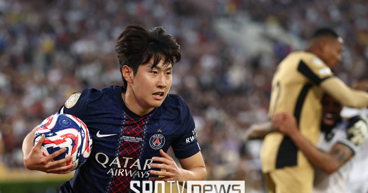 이것이 '한국 축구 에이스'의 위엄...이강인 향한 현지 고평가 쏟아진다 "왜 선발로 쓰지 않는 거야?"