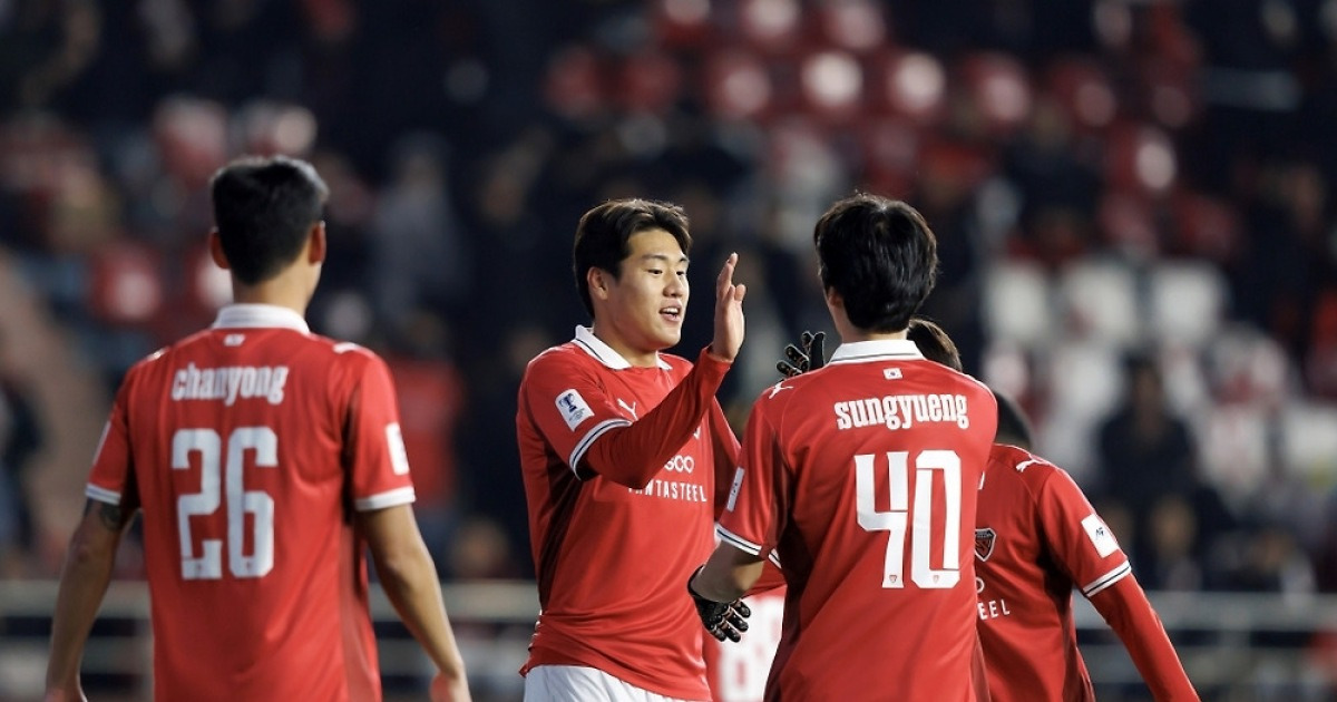'이호재 멀티골 폭발' 포항, ACL2 16강 진출... 태국 빠툼 2-0 완파