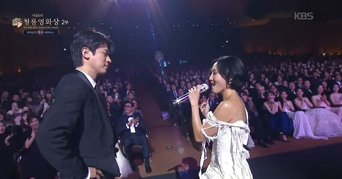 영화보다 더 영화 같은 장면…청룡서 빛난 화사·박정민에 호응