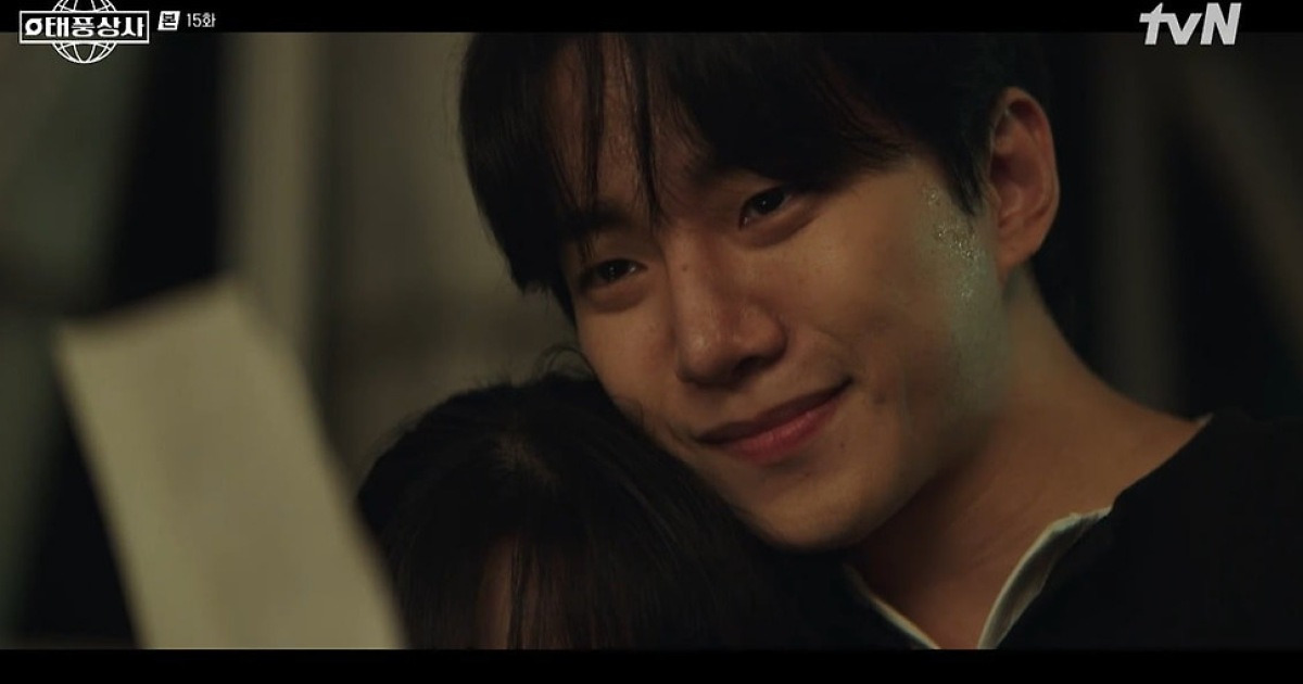 [종합] 이준호, 사장의 무게 견디다 폭풍 눈물…"차용증 찾았다, 곁에 있었는데" ('태풍상사')